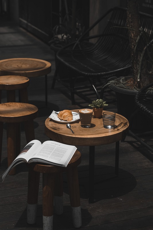 coffee shop interior with coffee mugs on the table